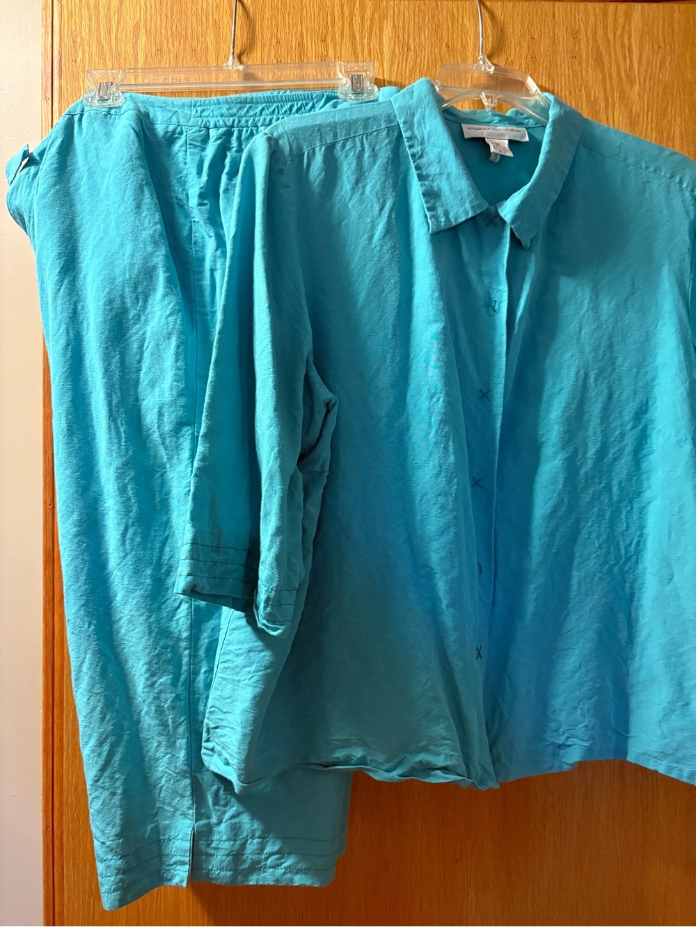 Liz Claiborne Turquoise Button-Front Women's Top and Matching capris set